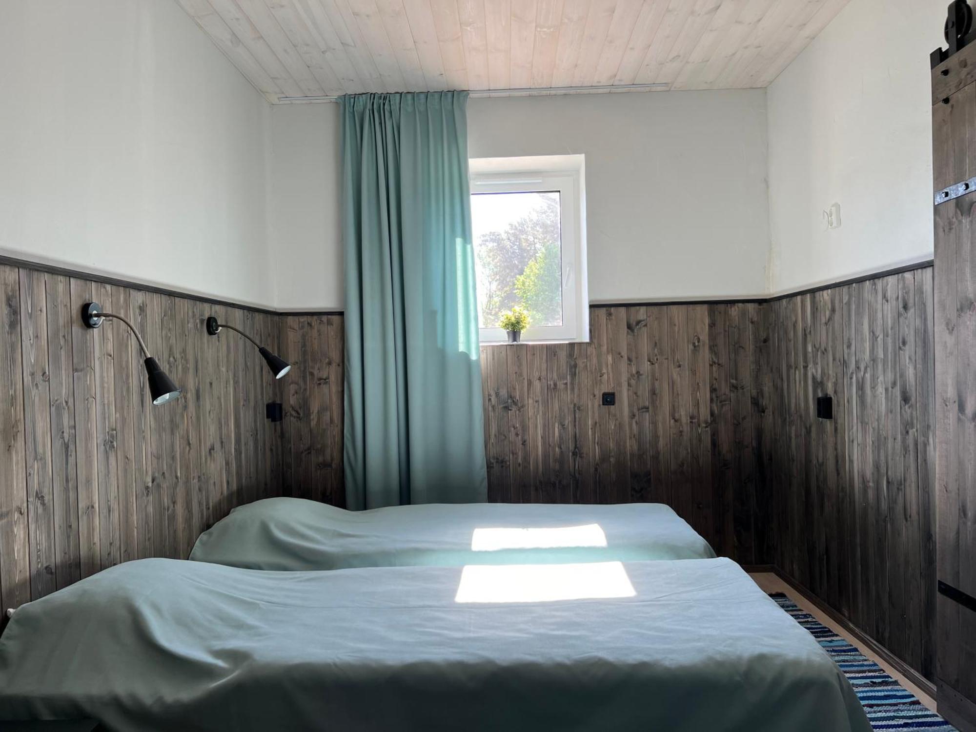 Kihnu Sadama Oeoemaja Guesthouse Lemsi Buitenkant foto