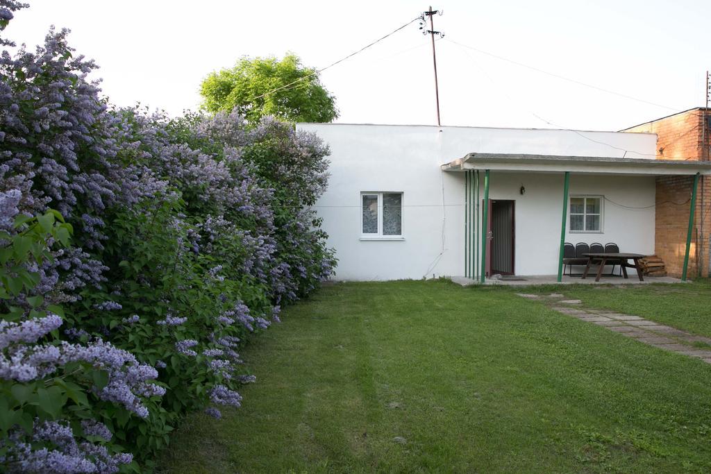 Kihnu Sadama Oeoemaja Guesthouse Lemsi Buitenkant foto