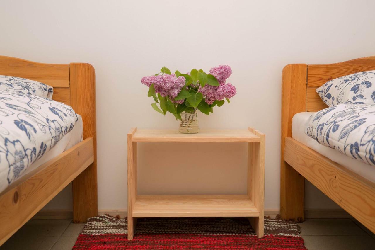Kihnu Sadama Oeoemaja Guesthouse Lemsi Buitenkant foto