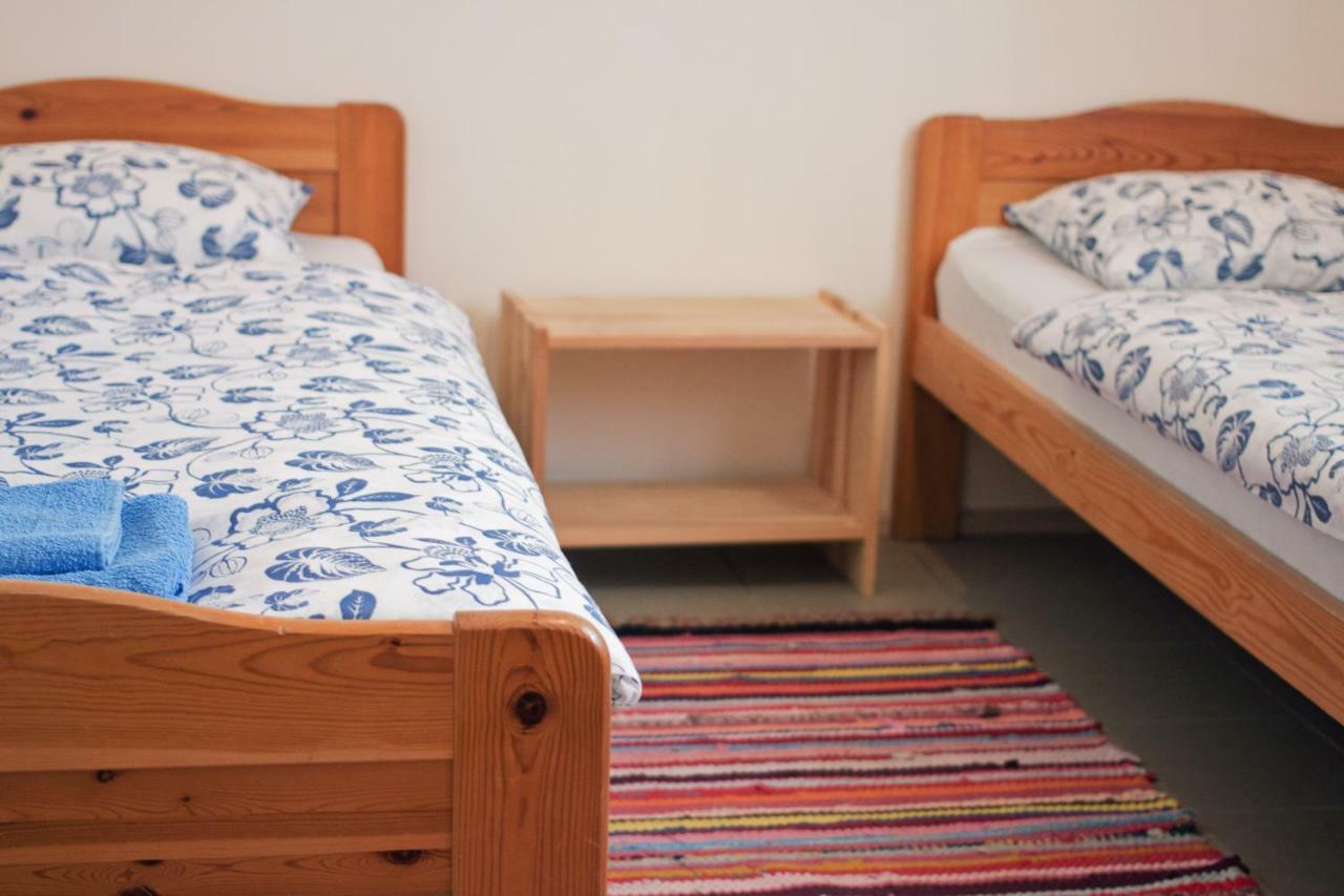 Kihnu Sadama Oeoemaja Guesthouse Lemsi Buitenkant foto